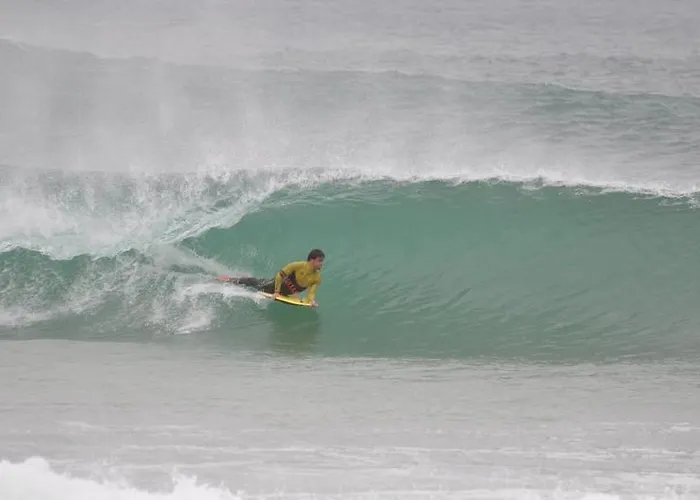 Pksc - Surfers House 3* Peniche